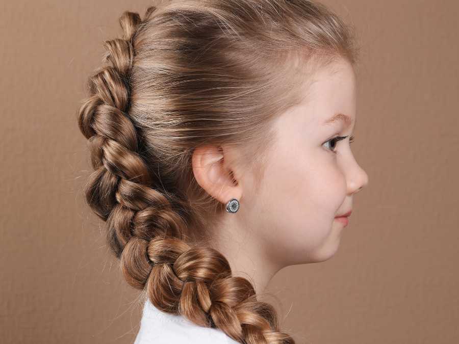 little-girl-hair-minimize-tangles-and-knots