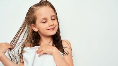 detangle-children-hair-swimming