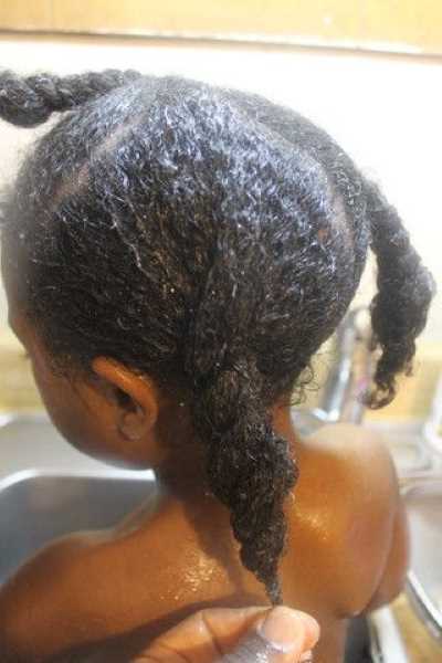 wash-braid-gently-wet-the-hair