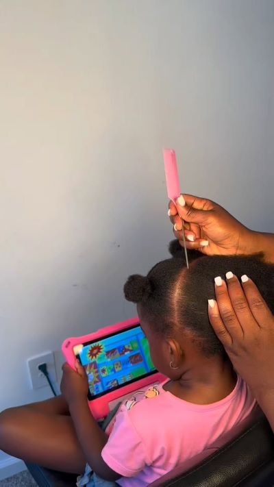prepare-children's-hair-hairline-before-styling