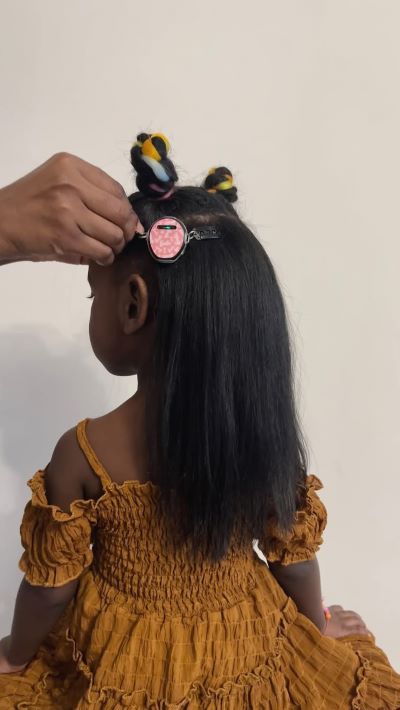 prepare-children's-hair-remove-accessories